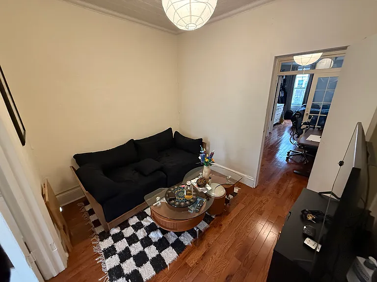 97 Montrose Ave #3R — Photo 4