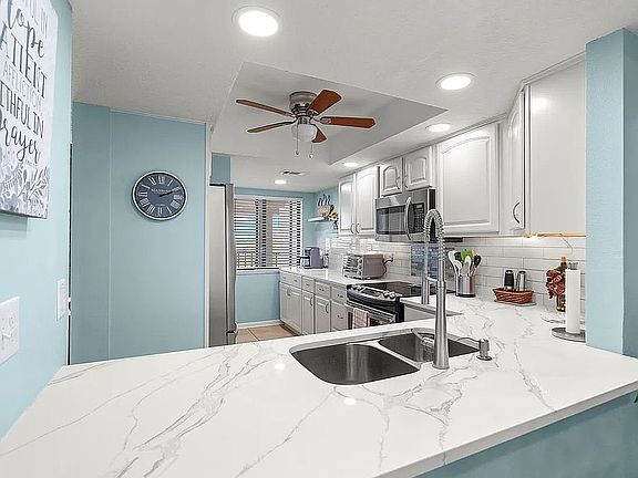 3rd image of 8141 Aquila St