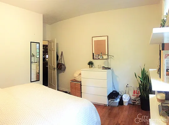 Rented by City Connections Realty | media 36