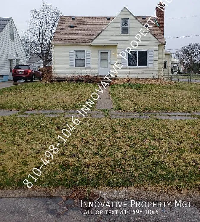 Three bedroom with 1 car detached garage. — Photo 1