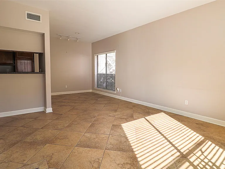 2025 Augusta Dr #1005 — Photo 4