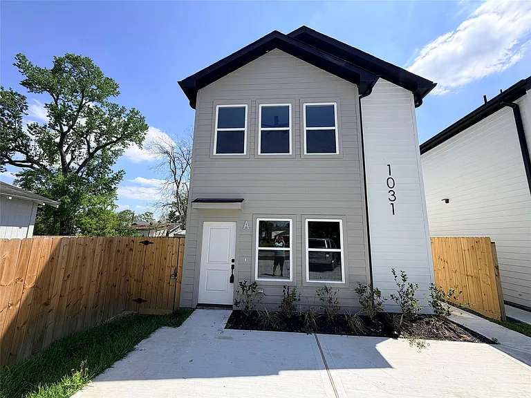 1031 N Lane Cir #B — Photo 1
