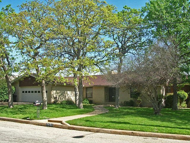 1st image of 2031 Briarwood Cir