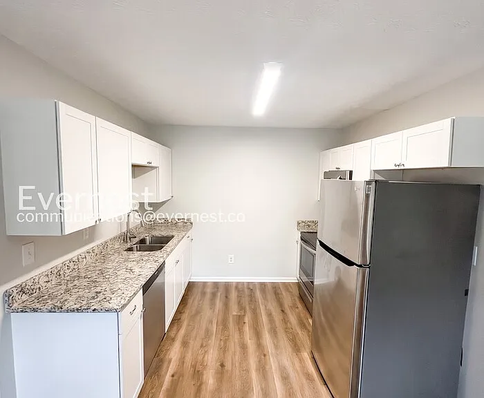 908 Castle Ct — Photo 4