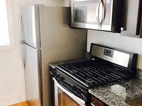 3rd image of 4744 S Woodlawn Ave #3