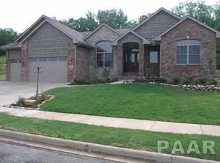 2016 El Camino Dr, Pekin, IL