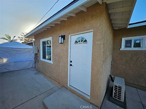 1401 S Rosewood Ave Photo 1