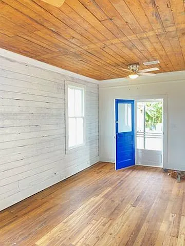 819 Costello Ln — Photo 2