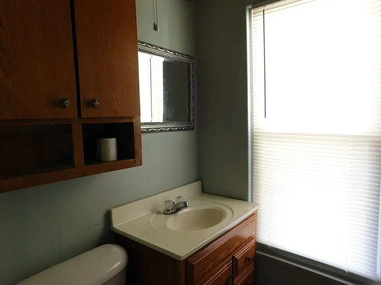 113 S Oak St — Photo 2