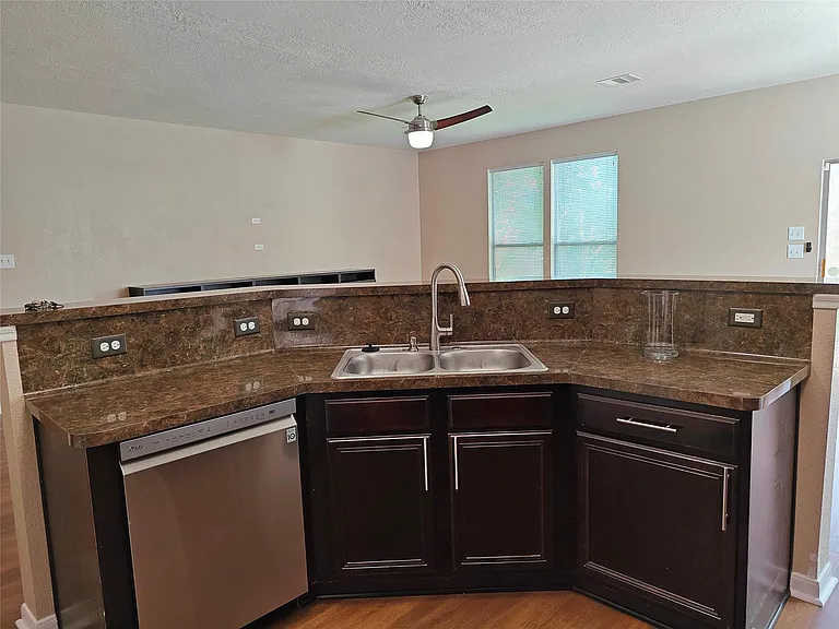 7915 Moss Springs Ct — Photo 14