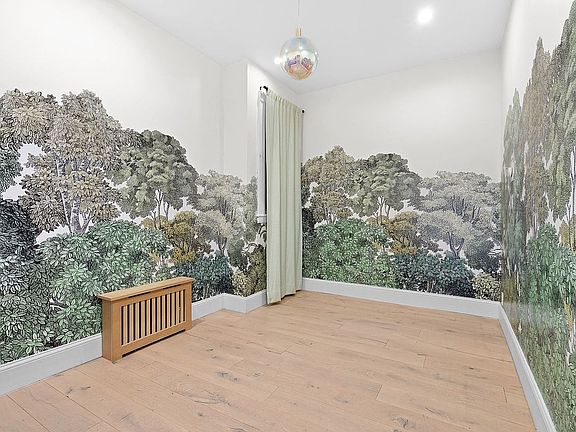 5th image of 239 Withers St