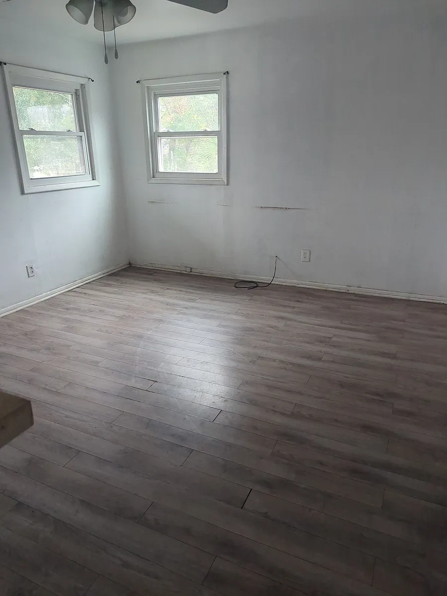 Building Photo - 2407 Live Oak St