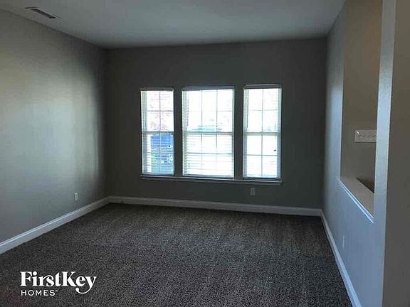 4th image of 332 Farm Springs Dr