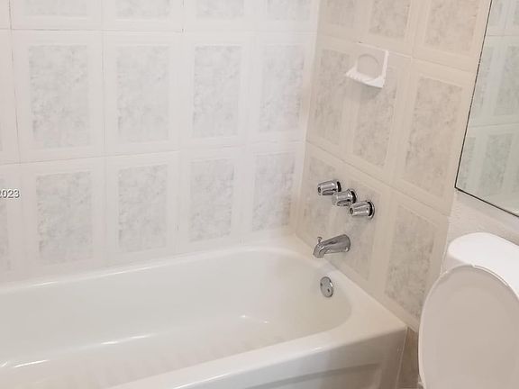 5th image of 801 NW 47th Ave APT 106W