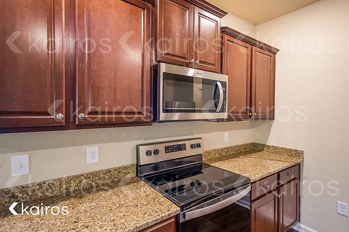 1139 Freedom Pkwy — Photo 5