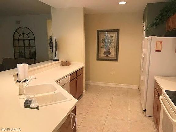 5th image of 20935 Island Sound Cir Unit 101