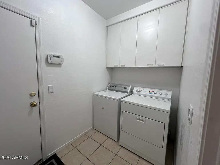 218 E Sunburst Ln — Photo 16