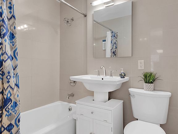 5th image of 15 W 72nd St APT 2A