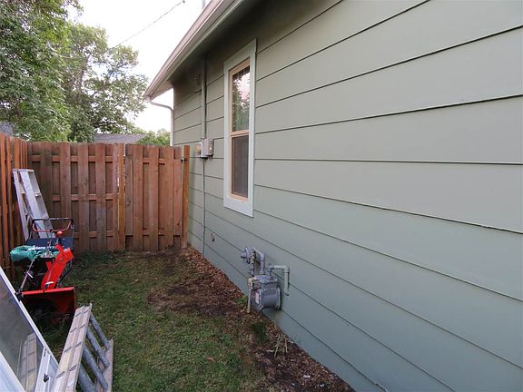 2nd image of 113 10th Ave NE