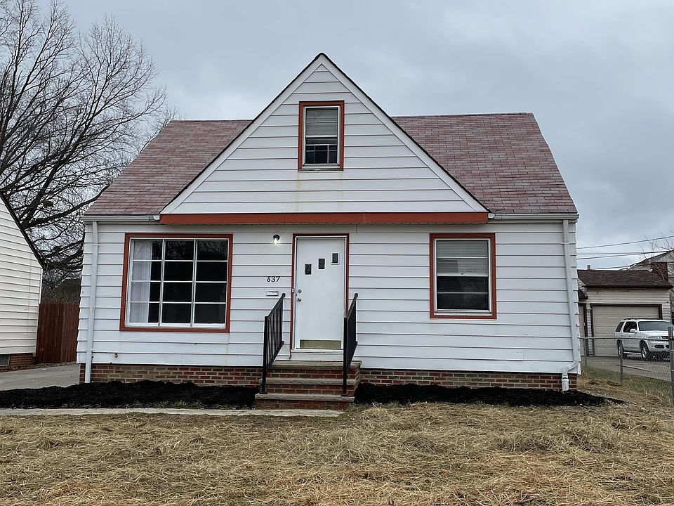 1st image of 837 E 220th St