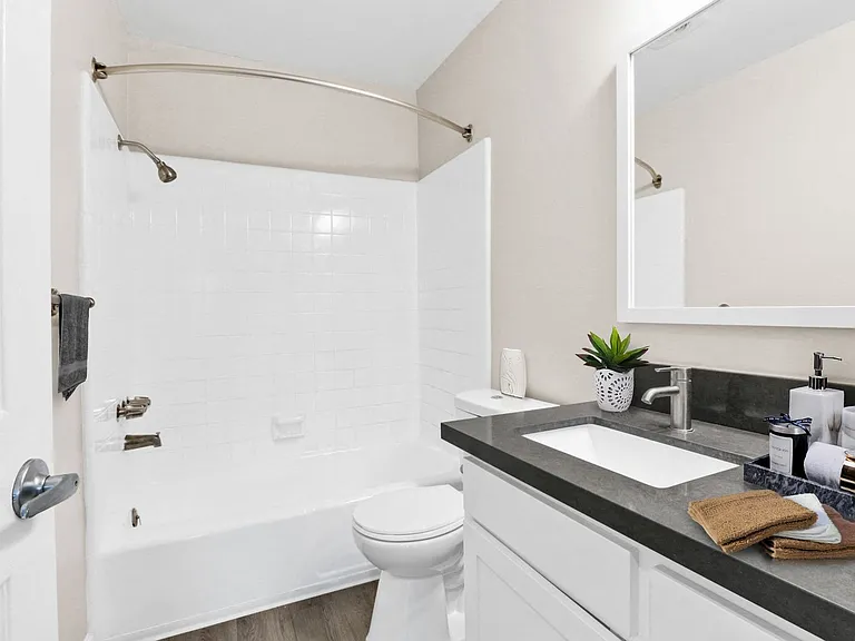 Sepulveda West Apartments — Photo 20