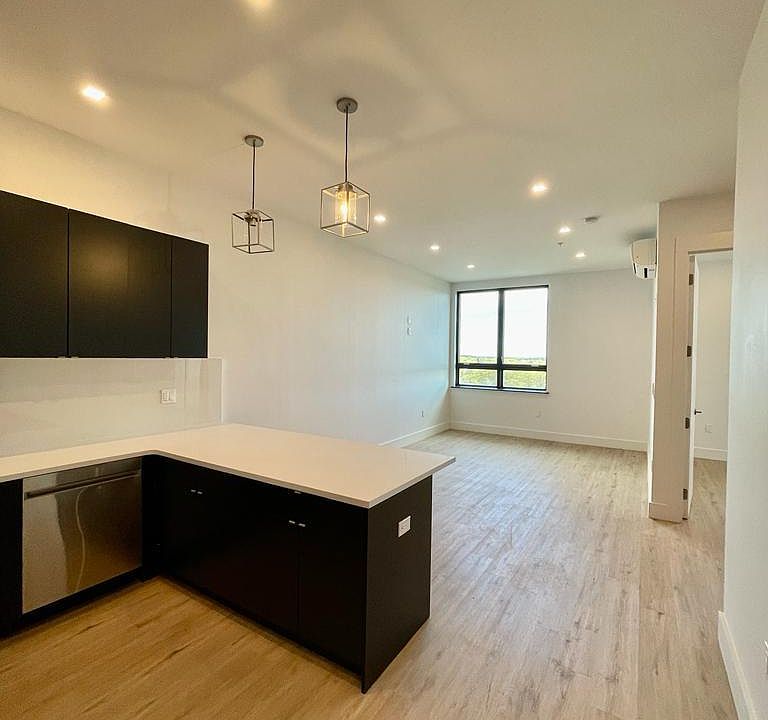 1st image of 726 Park Ave #2N