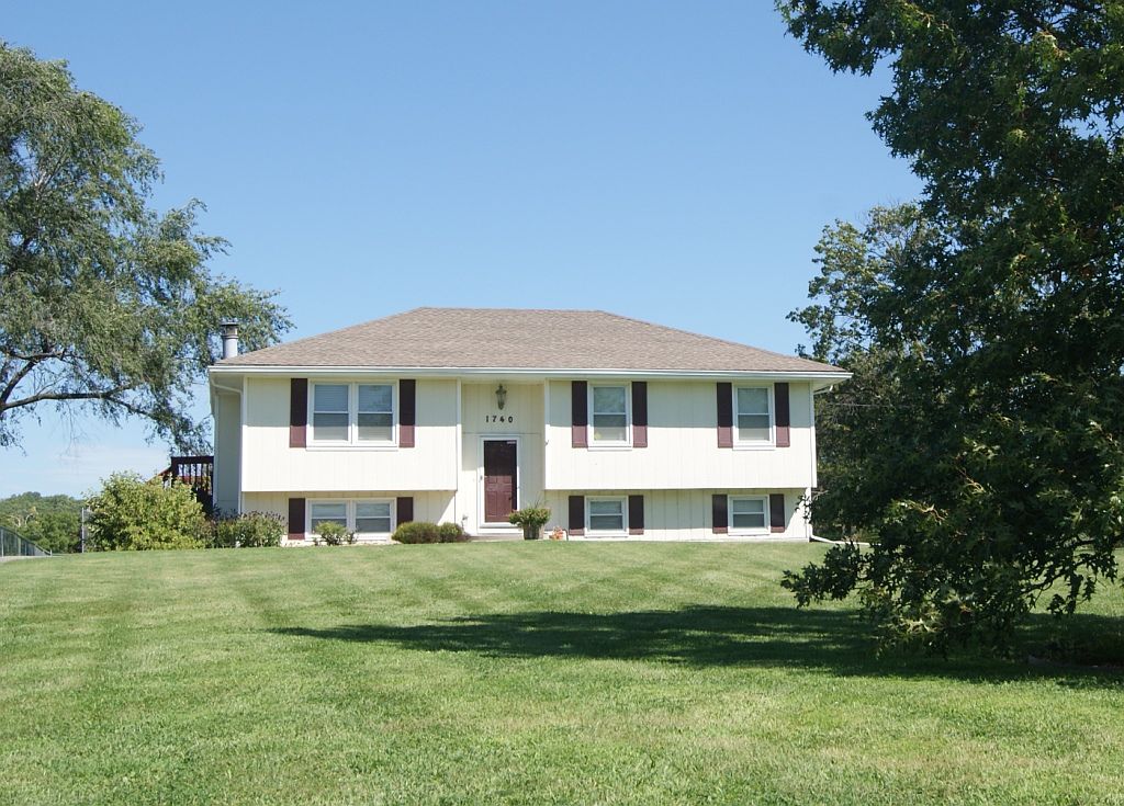1740 Limit St, Leavenworth, KS 66048 Zillow