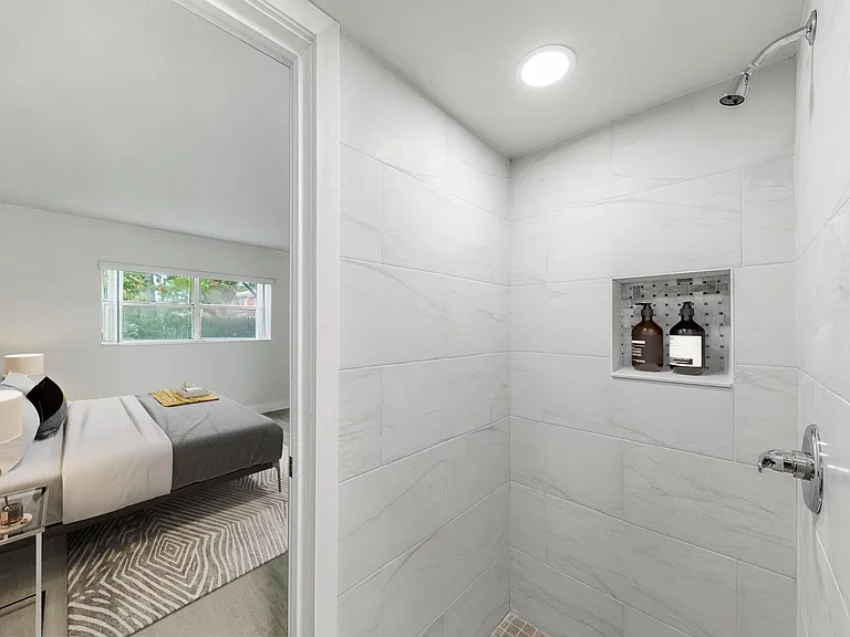 Aciano Hialeah — Photo 18