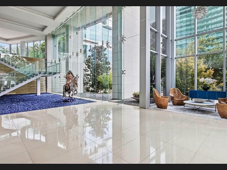 2900 McKinnon St #804 — Photo 38