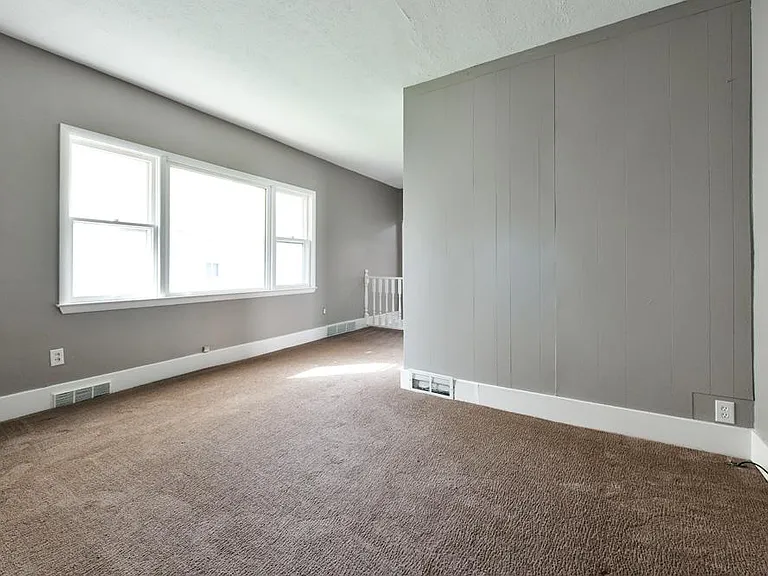 4522 S 40th St — Photo 7