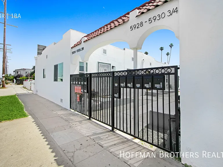 5924 S Hoover St #1/2 — Photo 3