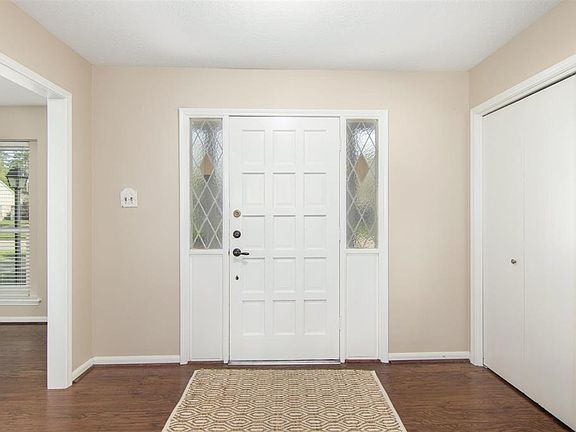 3rd image of 2218 Lakeville Dr