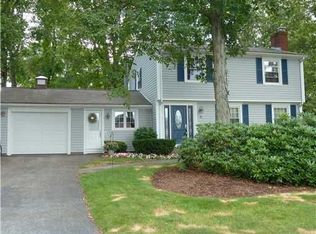 8 Ferncrest Dr, Cumberland, RI 02864