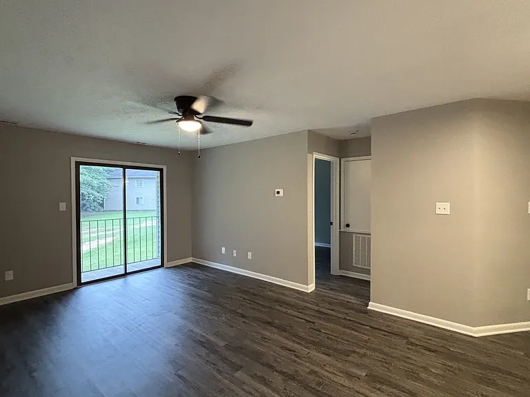 1123 Southwood Dr — Photo 14
