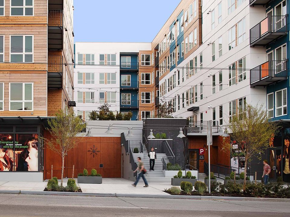 Take a stroll around the building and enjoy its well-designed exterior, with landscaped surroundings and a welcoming atmosphere at every corner.