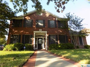 305 Woodglenn Dr, Victoria, TX 77904