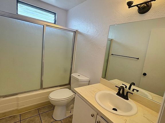 5th image of 421 E 9th St APT 10