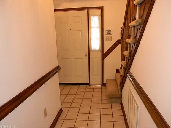 3rd image of 104 Adele Ct