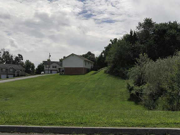 3rd image of 298 Emma Grace Dr