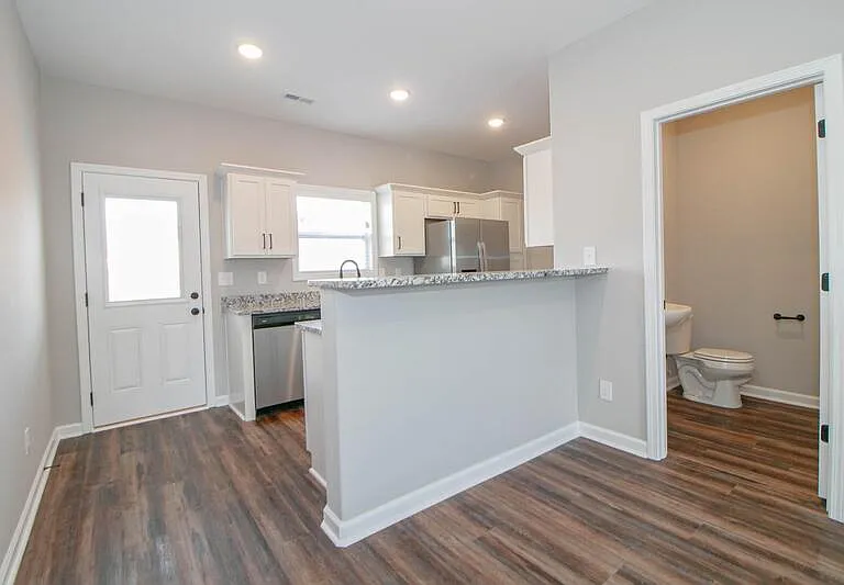1115-E4 Hillwood Dr — Photo 5