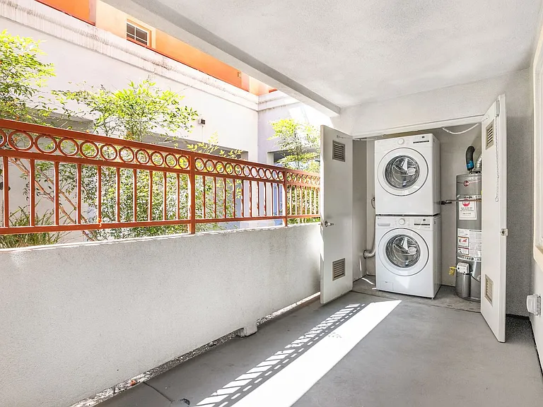 Pharus Plaza — Photo 14