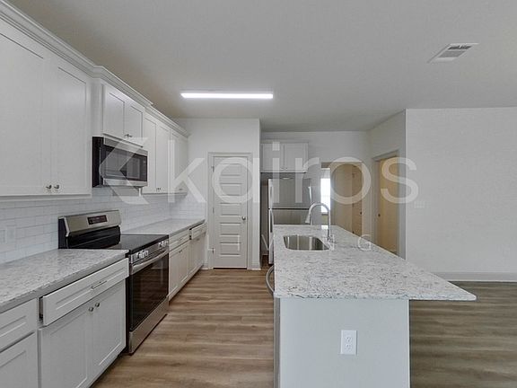 4th image of 8118 Hendrick Dr