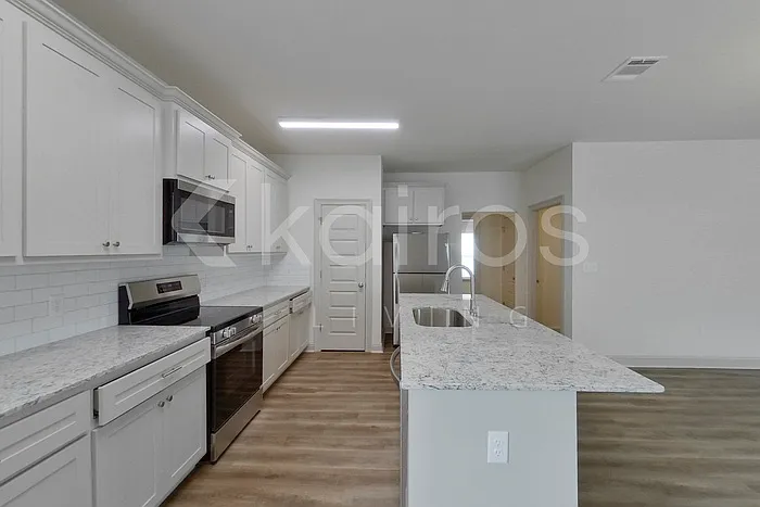 8118 Hendrick Dr — Photo 4