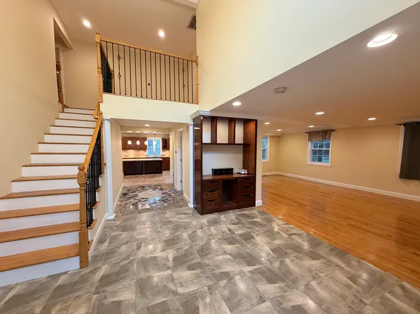 112 Quinobequin Rd, Newton, MA 02462