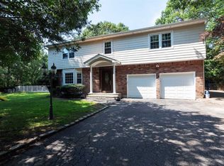 19 Burroughs Ave, Dix Hills, NY 11746