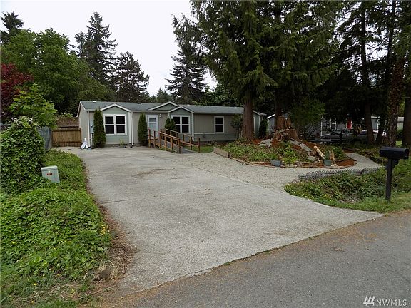 3rd image of 3616 Eagle Dr NE