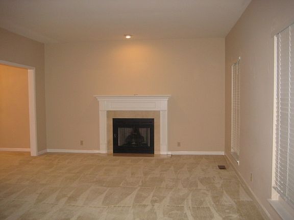 3rd image of 413 Barkley Ct