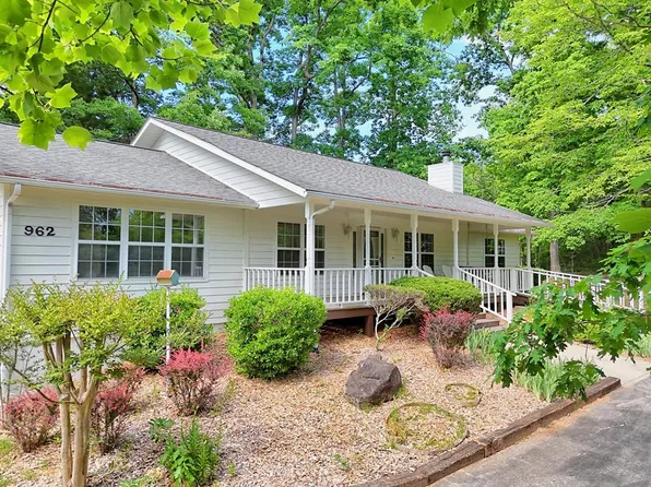 962 Ashley Ln, Young Harris, GA 30582