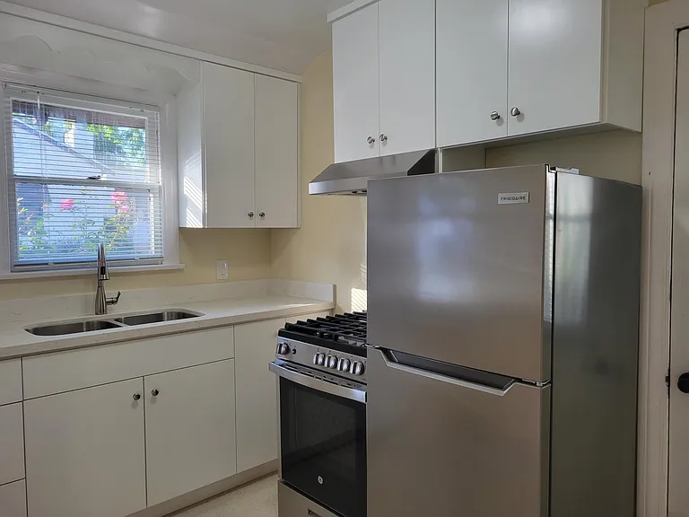 843 E Calaveras St — Photo 7