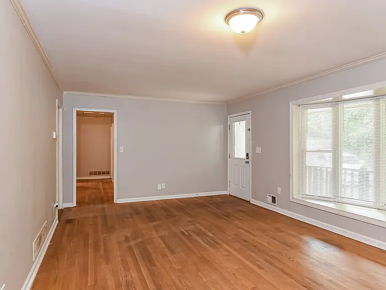 4630 Cresant Ln — Photo 4